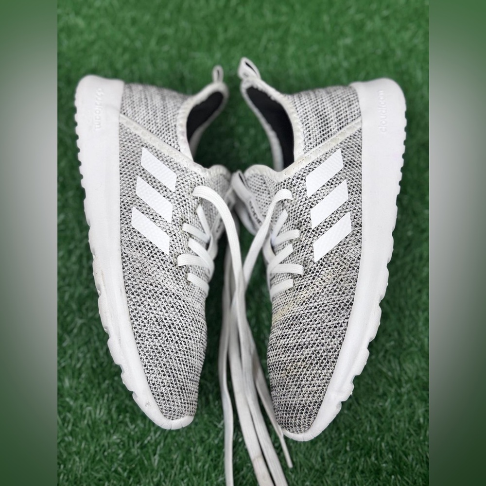 Adidas Men’s Knit Gray and White‎ Running Shoes Size 6.5